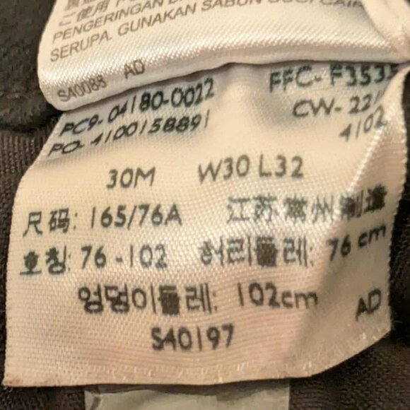 Levi's Strauss Signature Womens 30 x 32 Black Demi Curve Slim Leg 5 Pocket Denim - Picture 9 of 10